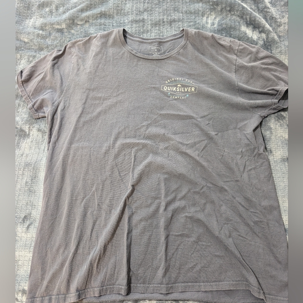 Quiksilver t shirt XL